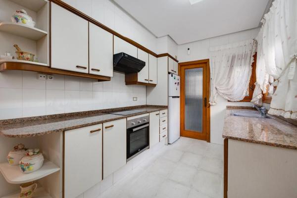 Casa independiente en avenida Santiago Bernabéu