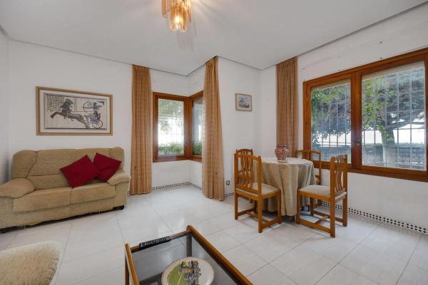 Casa independiente en avenida Santiago Bernabéu