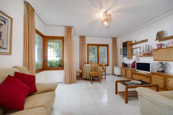 Casa independiente en avenida Santiago Bernabéu