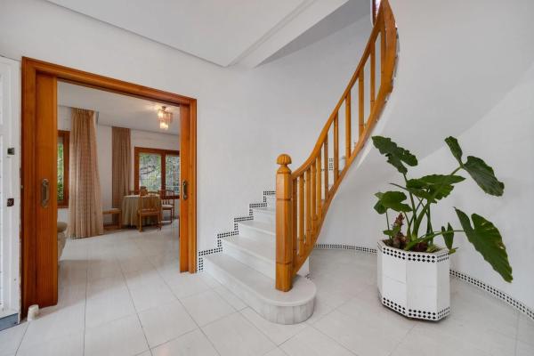 Casa independiente en avenida Santiago Bernabéu