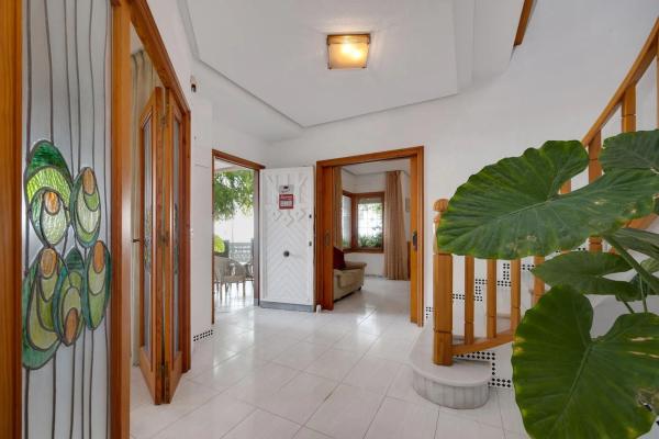 Casa independiente en avenida Santiago Bernabéu