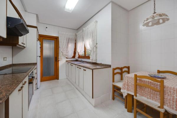 Casa independiente en avenida Santiago Bernabéu