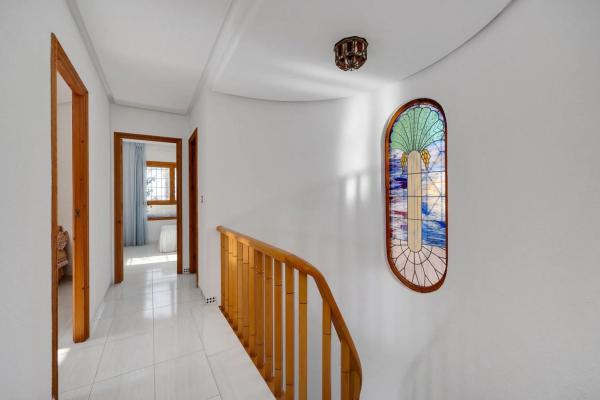 Casa independiente en avenida Santiago Bernabéu