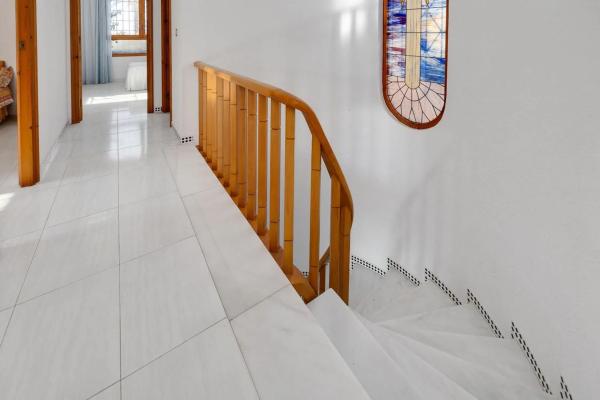 Casa independiente en avenida Santiago Bernabéu