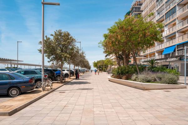 Chalet adosado en calle Ávila, 28