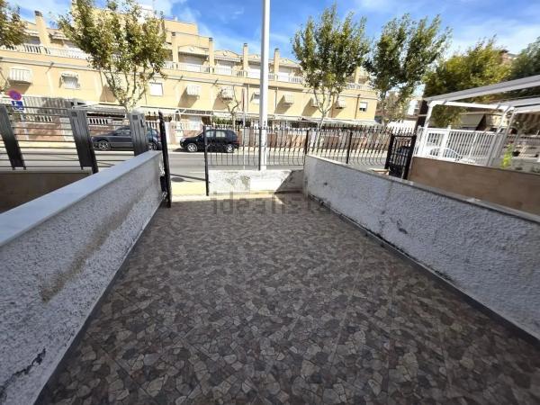 Chalet adosado en Av Albacete