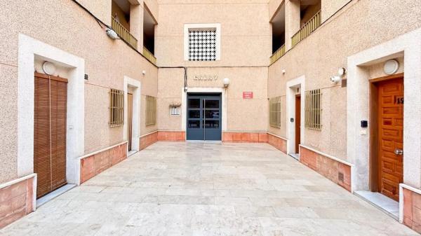 Piso en avenida Oscar Espla