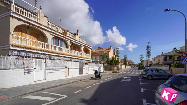 Casa independiente en calle Elda