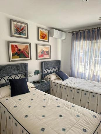 Chalet pareado en avenida de la Armada Española, 74