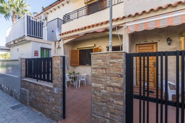 Chalet adosado en calle Cox, 10