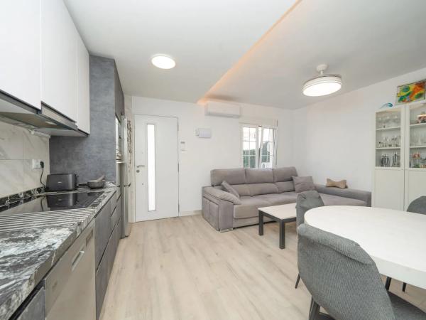 Chalet adosado en calle Benidorm