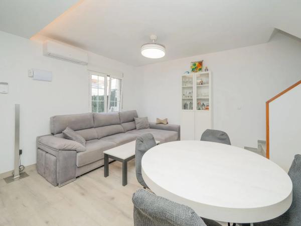 Chalet adosado en calle Benidorm