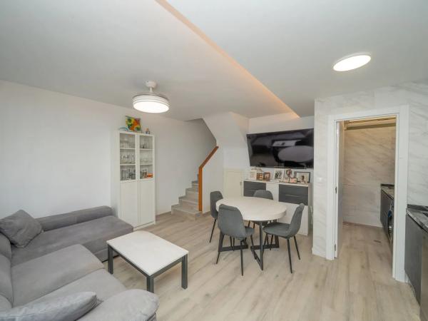 Chalet adosado en calle Benidorm