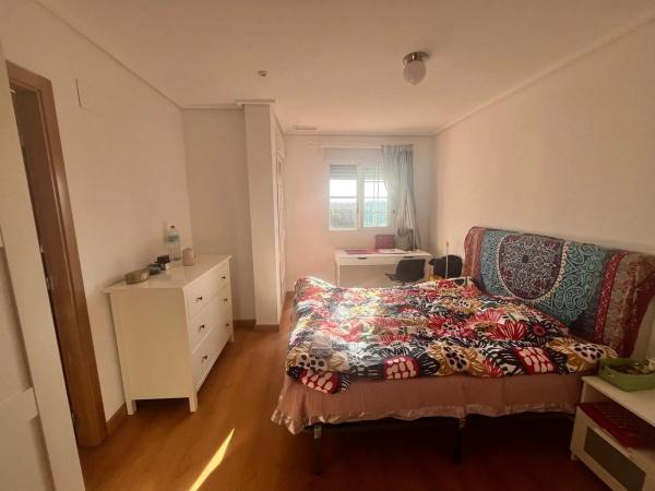 Chalet adosado en calle Lérida, 17