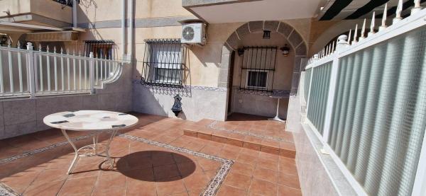 Chalet adosado en calle Hellín