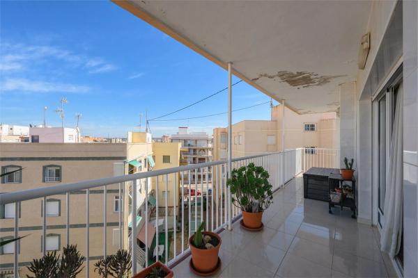 Piso en calle Enrique Pire Solís