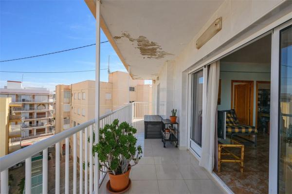 Piso en calle Enrique Pire Solís