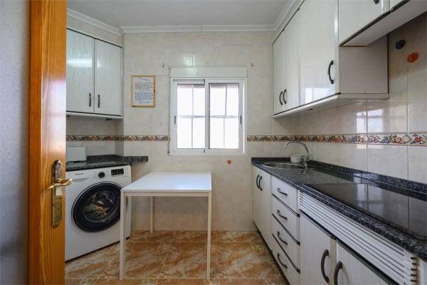 Piso en calle Enrique Pire Solís