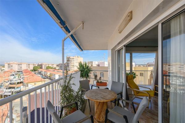 Piso en calle Enrique Pire Solís