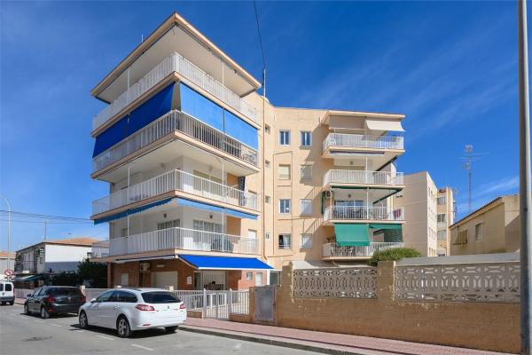 Piso en calle Enrique Pire Solís