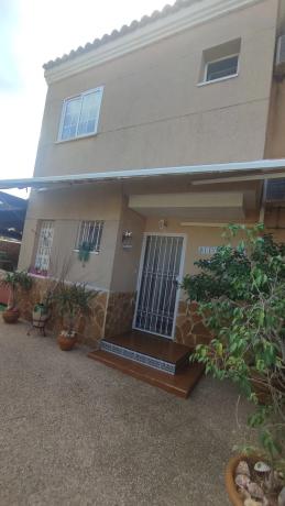 Chalet pareado en calle Logroño