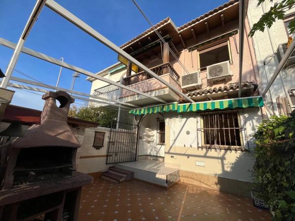 Chalet adosado en avenida Valencia