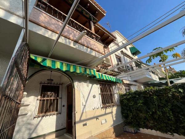 Chalet adosado en avenida Valencia