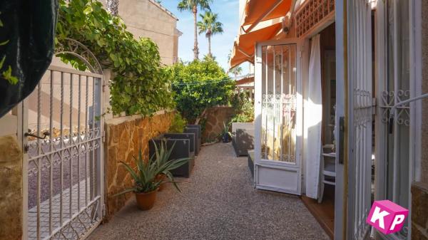 Casa independiente en calle Logroño