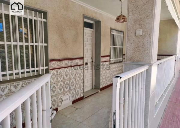 Chalet pareado en calle Rafael Carteta