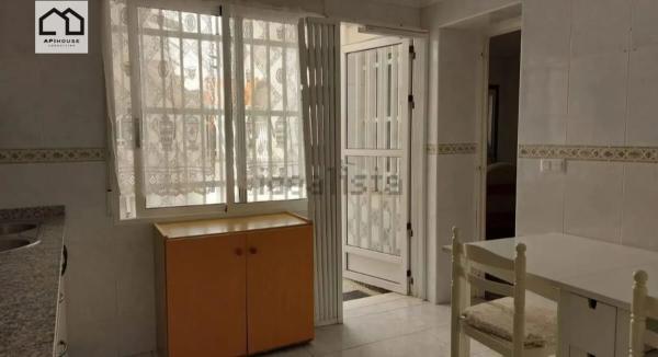 Chalet pareado en calle Rafael Carteta