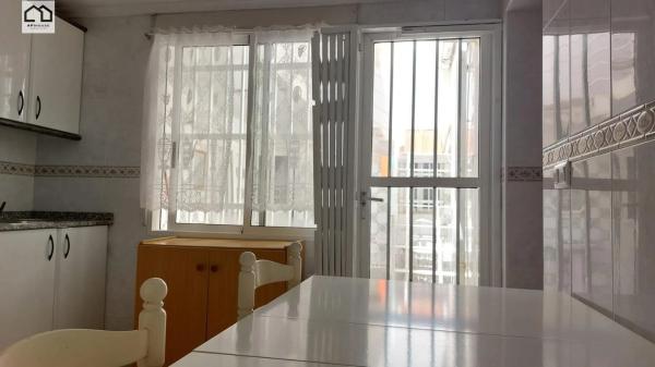 Chalet pareado en calle Rafael Carteta