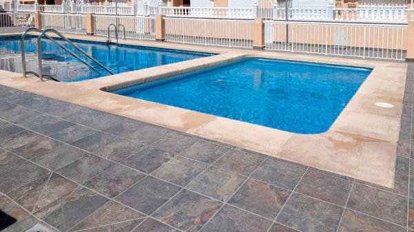 Casa independiente en calle Elda