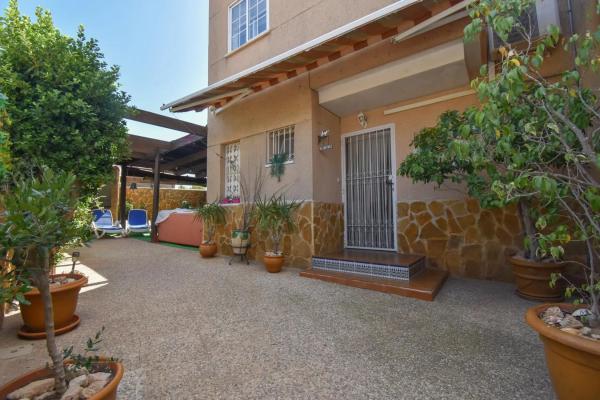 Casa independiente en calle Logroño