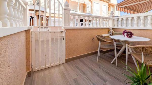 Casa independiente en calle Elda