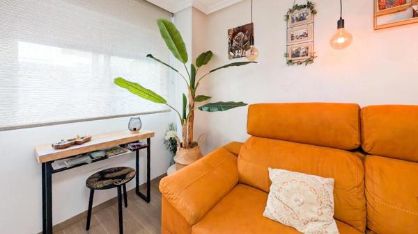 Casa independiente en calle Elda