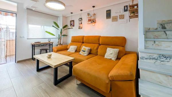 Casa independiente en calle Elda