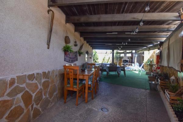 Casa independiente en calle Logroño