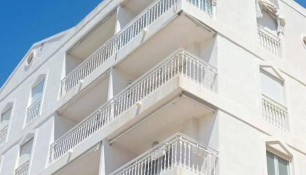 Piso en calle Campoamor, 2