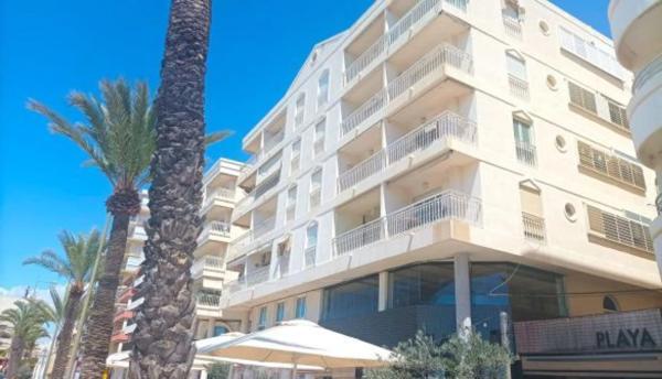 Piso en calle Campoamor, 2