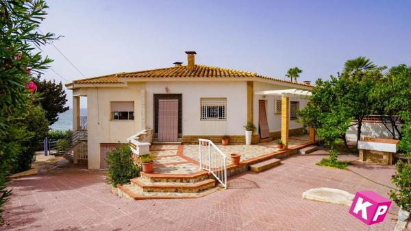 Chalet pareado en avenida de la Armada Española