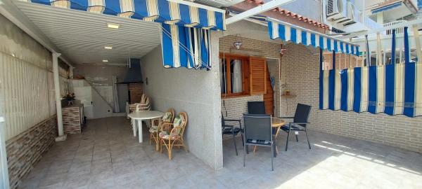 Chalet adosado en CL Catral, 20