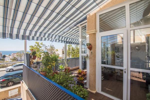 Chalet adosado en calle Juan Sebastián Elcano