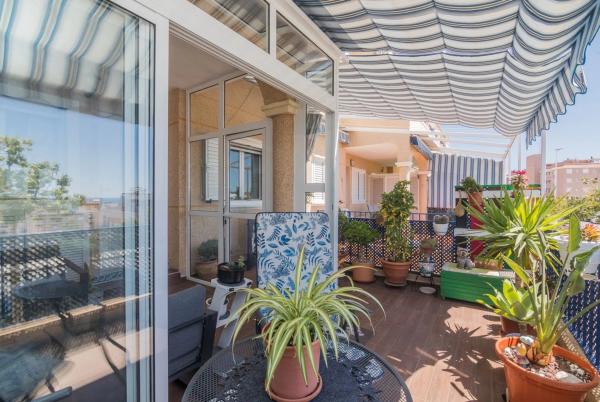 Chalet adosado en calle Juan Sebastián Elcano