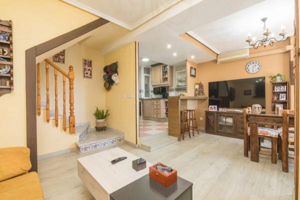 Chalet adosado en calle Juan Sebastián Elcano