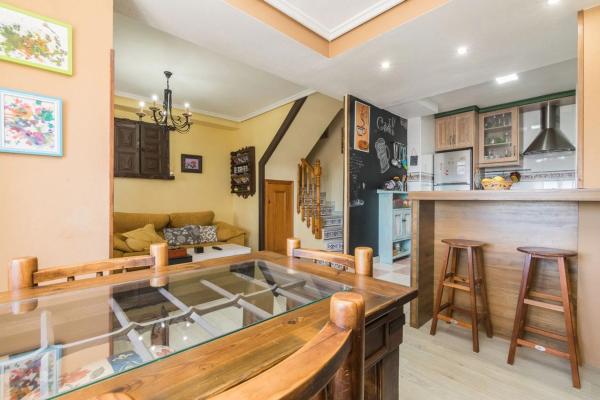 Chalet adosado en calle Juan Sebastián Elcano