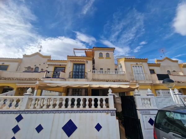 Chalet adosado en avenida l'Herba Bona, 88