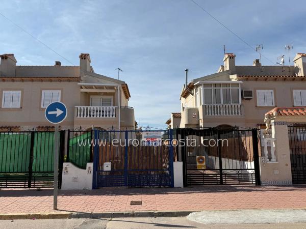 Chalet adosado en calle Estocolmo