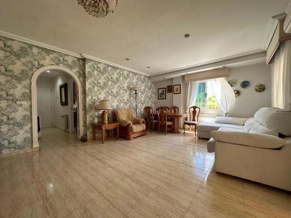 Chalet pareado en calle Roma, 1