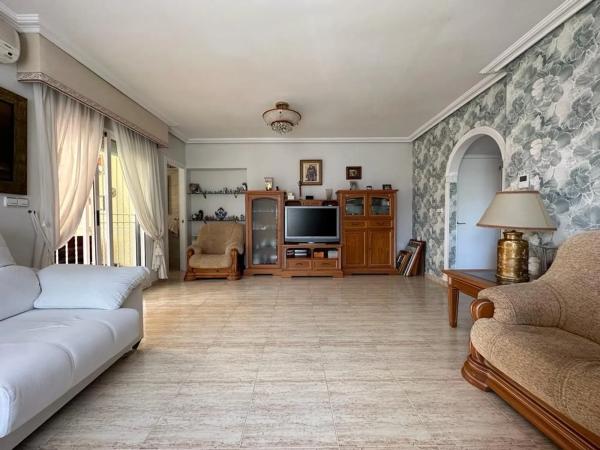 Chalet pareado en calle Roma, 1