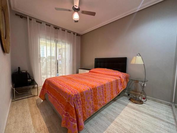 Chalet pareado en calle Roma, 1